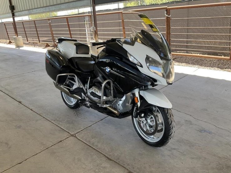 2015-bmw-1200rt-motorcycle-image-2