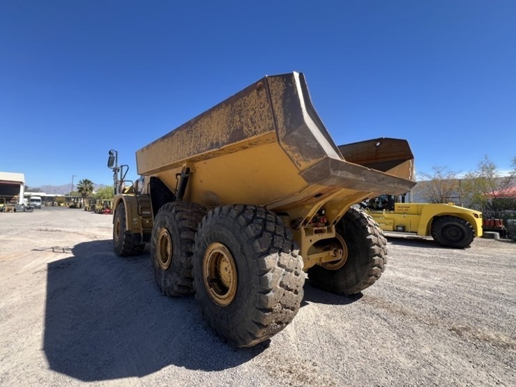 2013-caterpillar-740b-image-3