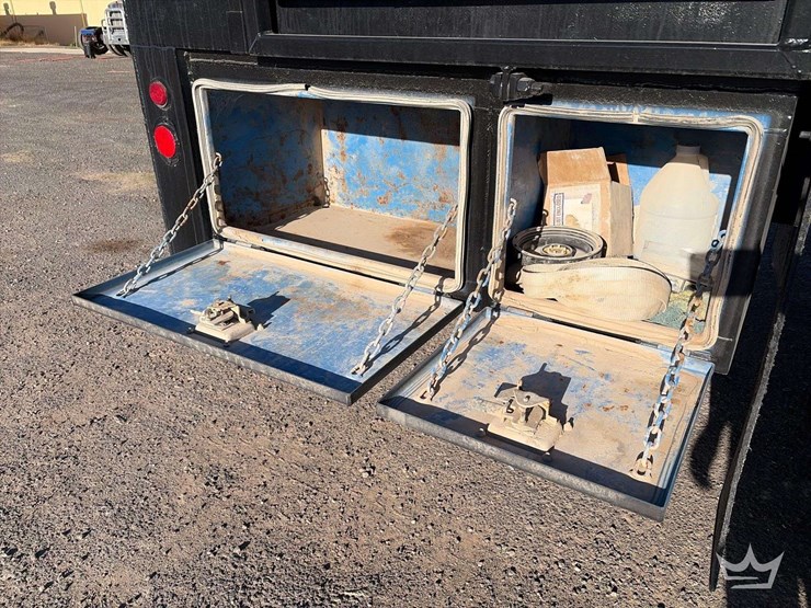 2015-peterbilt-348-image-27