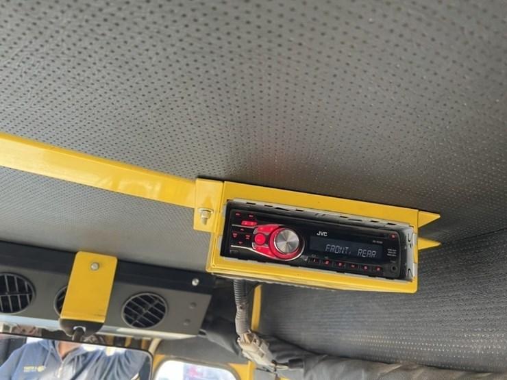 2015-superior-broom-dt80j-image-33