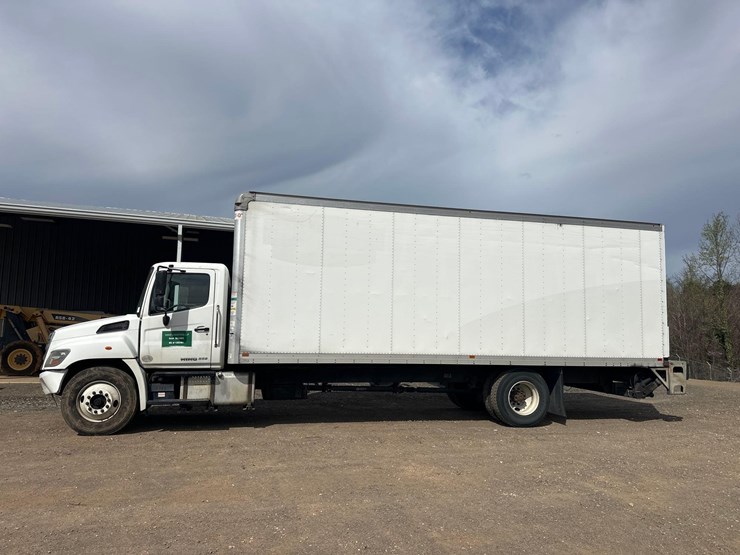 2019-hino-268-image-2