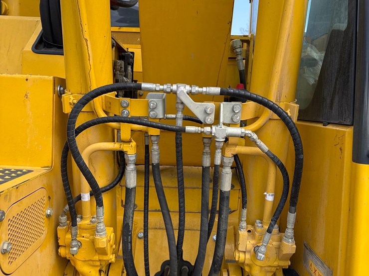 2022-komatsu-pc138us-image-14