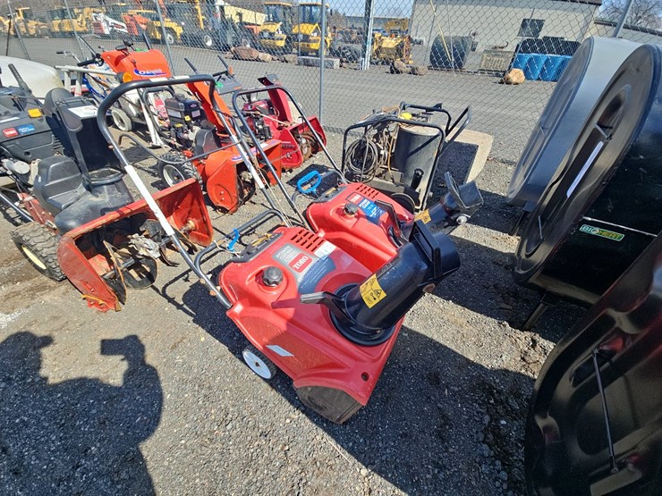 (2)-toro-snow-throwers-image-1