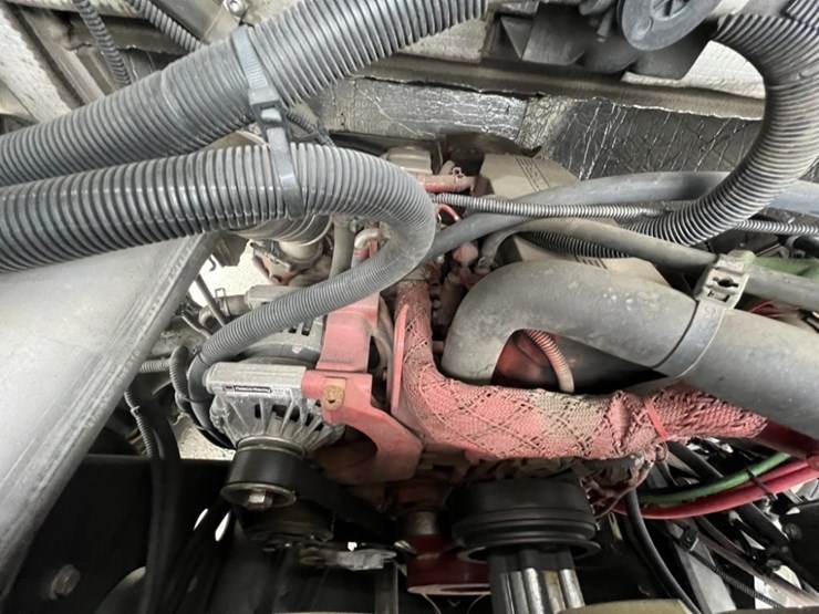 2010-freightliner-mt55-image-11