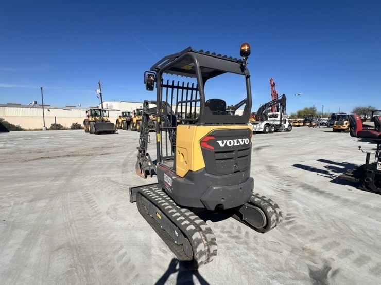 2022-volvo-ecr25d-image-3