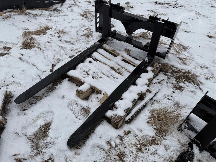 60"-pallet-forks-w/-bale-spear-image-3