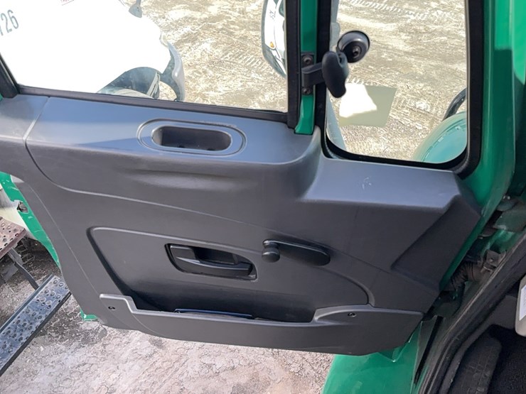 2016-international-durastar-4300-image-10