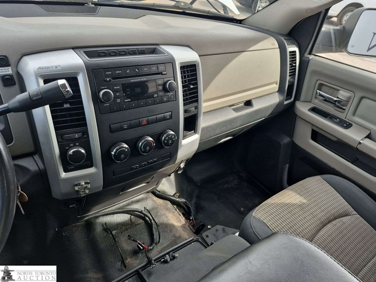 2011-dodge-2500-image-17