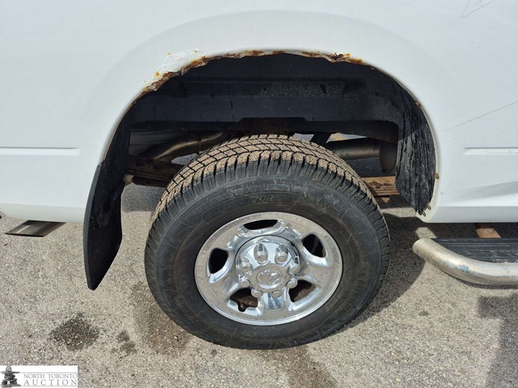 2011-dodge-2500-image-25