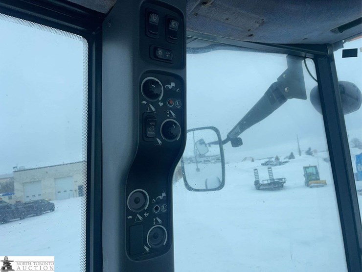 2014-new-holland-tv6070-image-26