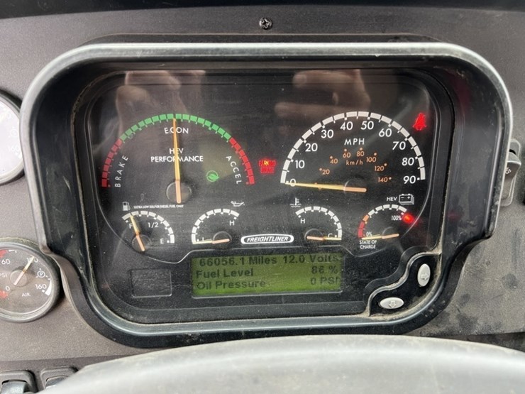 2010-freightliner-mt55-image-21