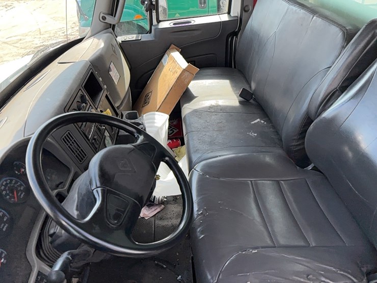 2016-international-durastar-4300-image-12