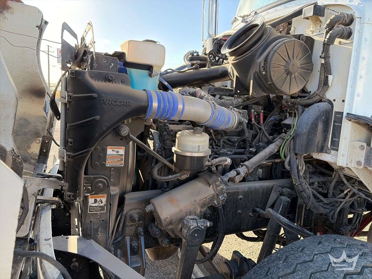 2015-peterbilt-348-image-9