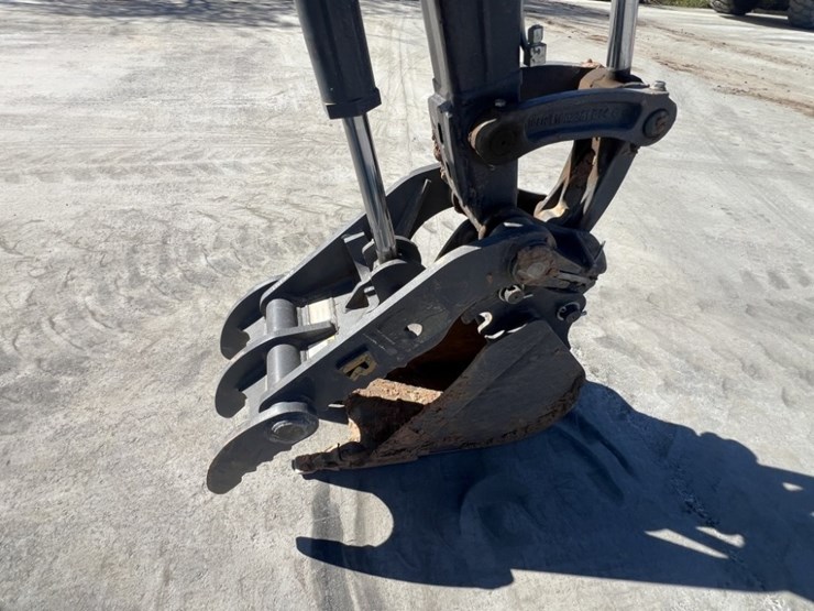 2022-volvo-ecr25d-image-13