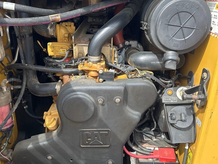 2017-caterpillar-299d2-image-14