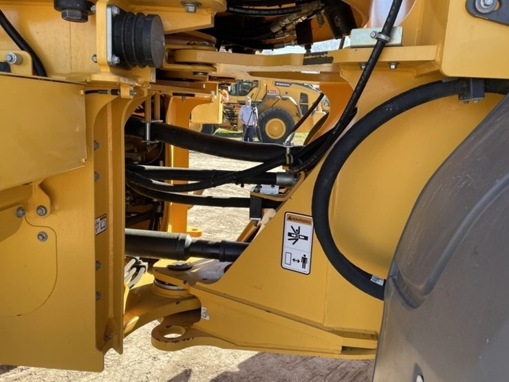 2023-volvo-l70h-image-23