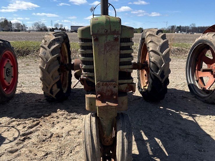 john-deere-b-image-2