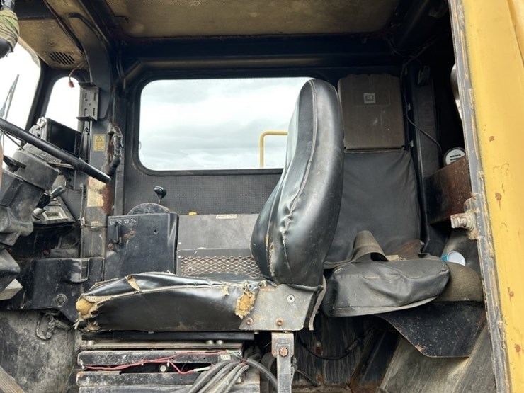 2009-caterpillar-ad55b-image-17