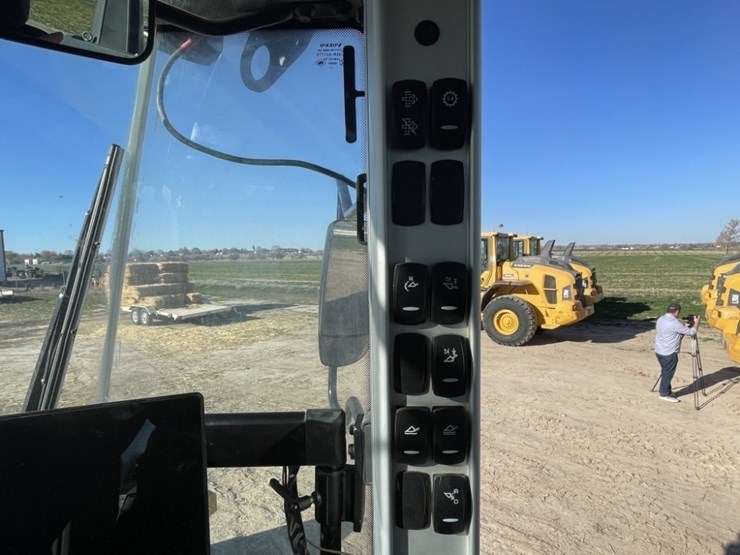 2023-volvo-l70h-image-36