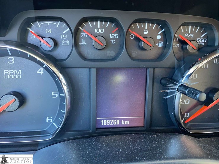 2018-chevrolet-silverado-1500-image-12