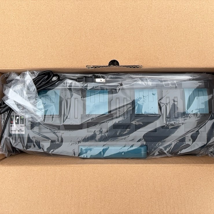 NEW MAKITA 18 V 4 BANK CHARGER NEW SUPPORT EQUIPMENT