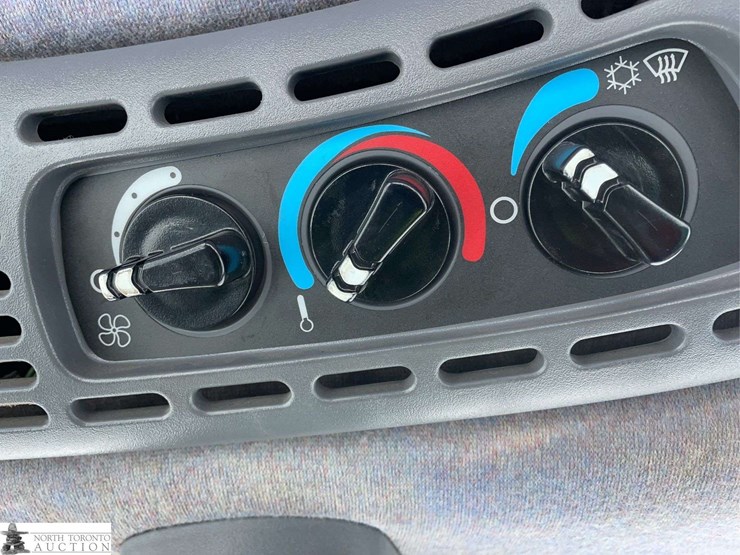 2014-new-holland-tv6070-image-17