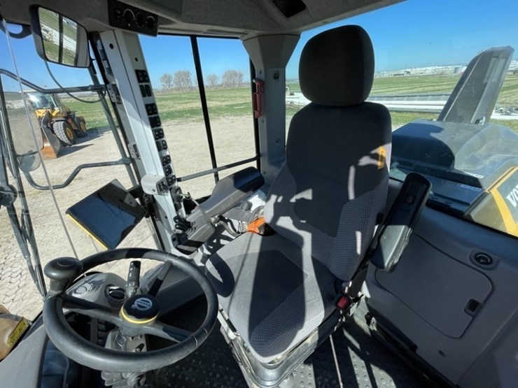 2023-volvo-l70h-image-33