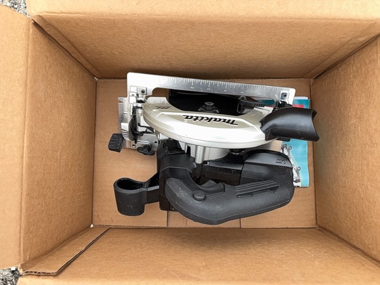 new-makita-18-v-lxt-lithium-ion-cordless-6-1/2"-circular-saw-tool-only---xsh04zb--1-yr-factory-warranty--recon-new-support-equipment-image-1