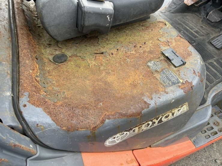 2014-toyota-8fgu25-image-24