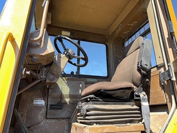 caterpillar-d400d-image-15