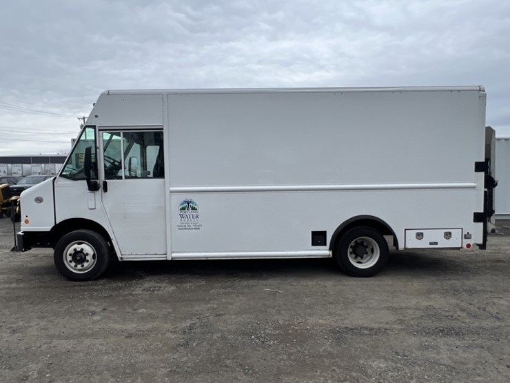 2010-freightliner-mt55-image-7