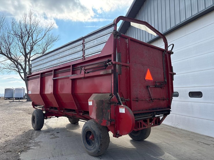 roorda-8ft-x-20ft-rear-unload-silage-wagon-image-3