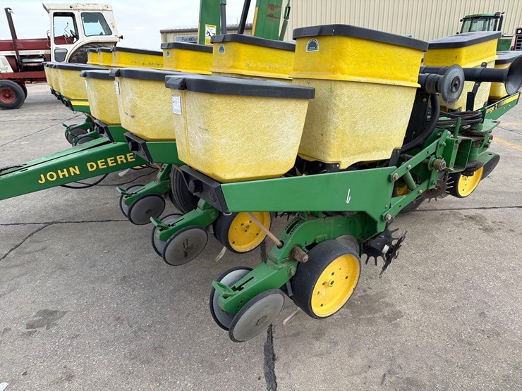 john-deere-7200-image-18