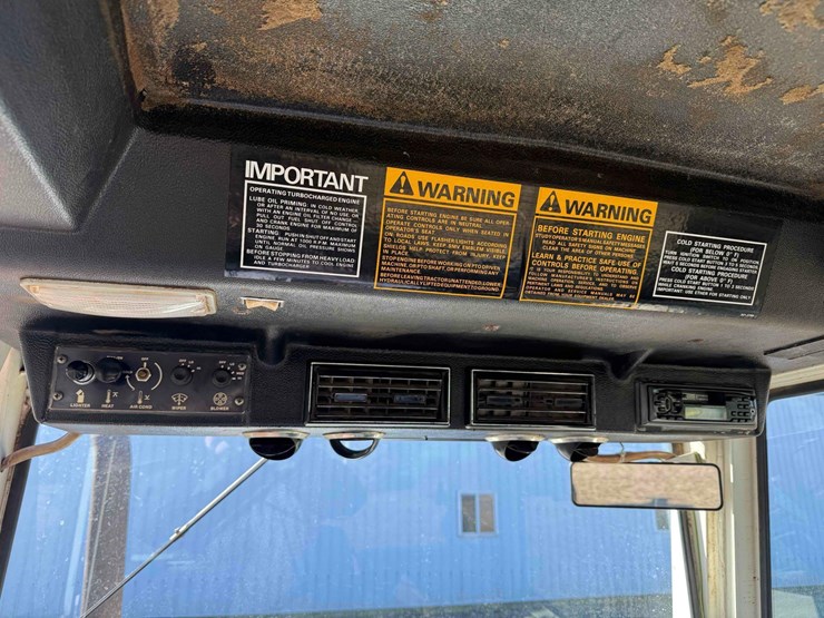 case-2390-tractor-image-34