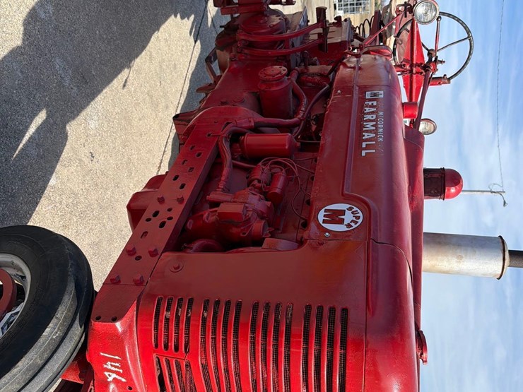 1953-farmall-super-m-tractor-image-15