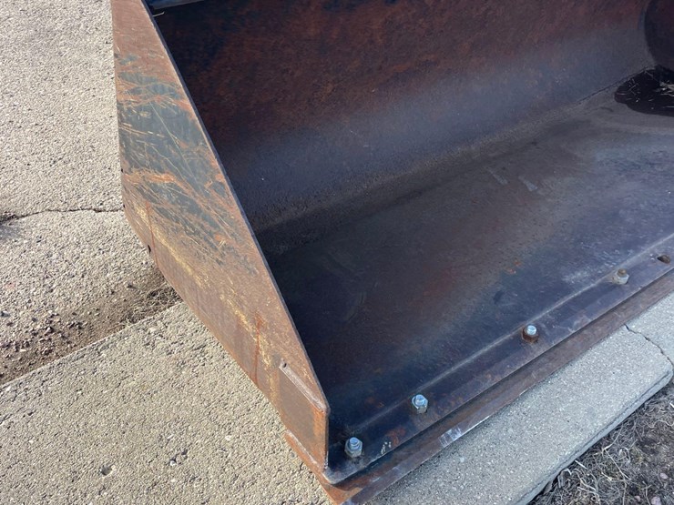 jd-76”-skidloader-quick-tach-bucket-image-7