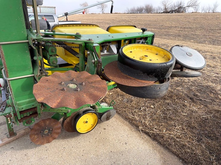 john-deere-7300-image-14