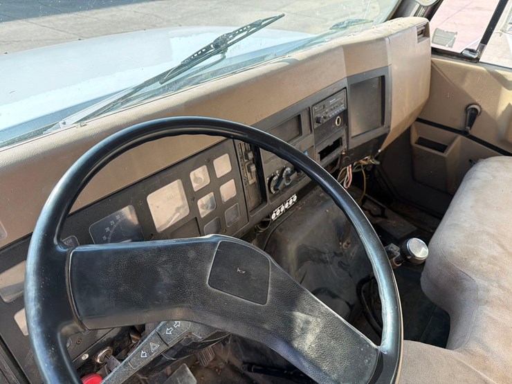 1990-international-4900-image-46