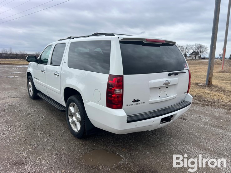 2007-chevrolet-suburban-image-7
