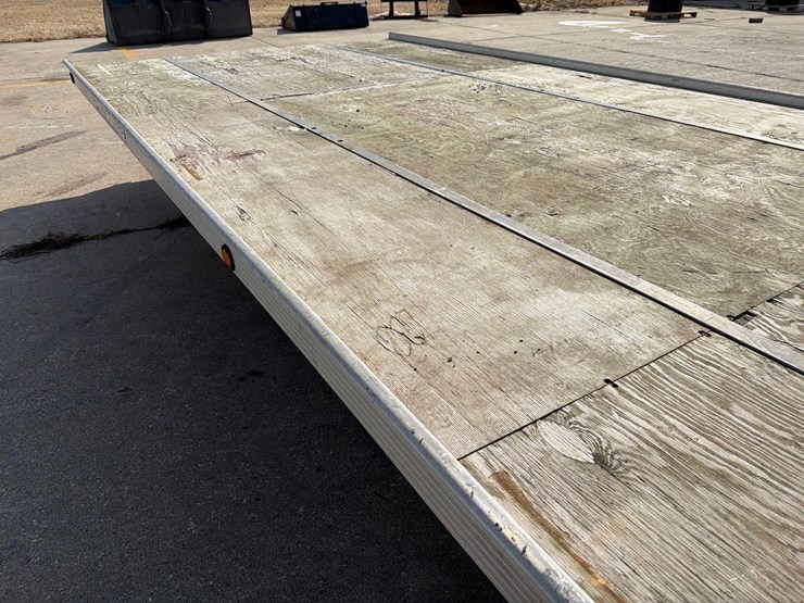 2005-newman-100”-x-22ft-snowmobile-trailer-image-17