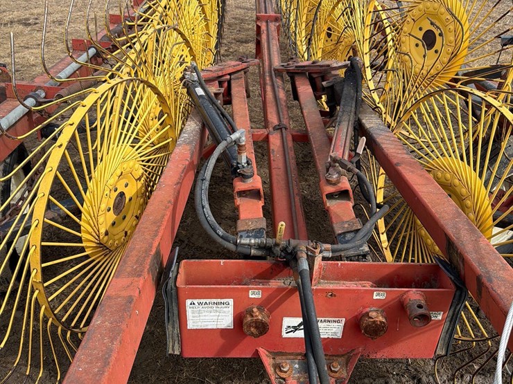 h&s-18-wheel-pull-type-rake-image-19