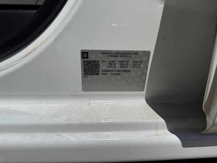 2019-chevrolet-3500hd-image-39