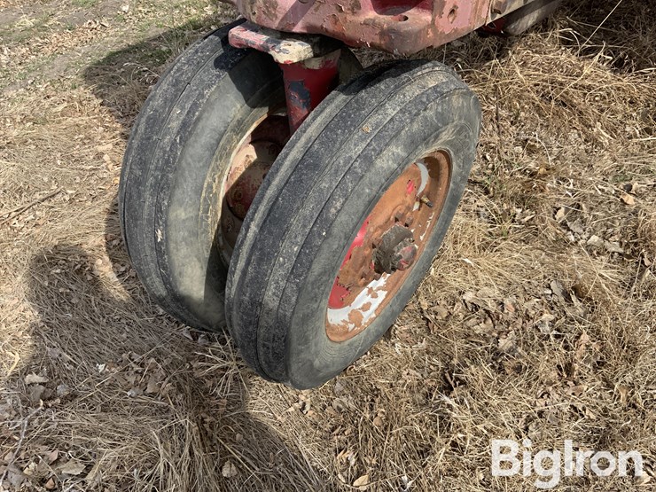 1954-farmall-400-2wd-tractor-image-17
