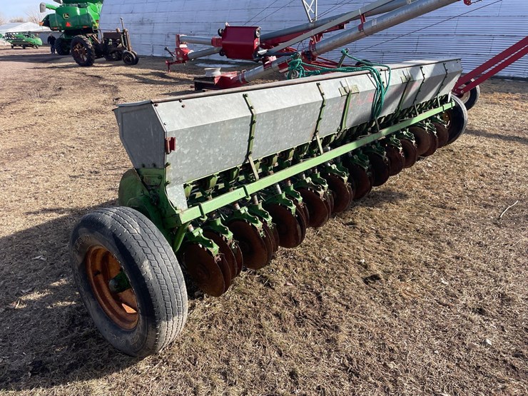 john-deere-grain-drill-image-3