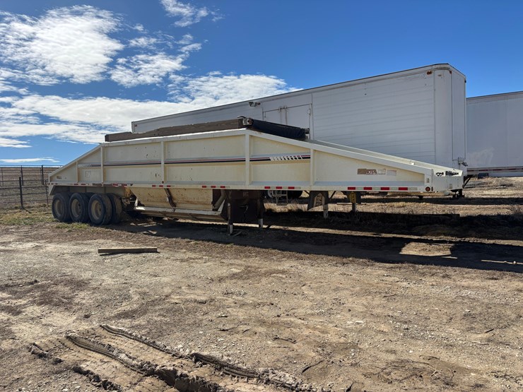 2011-dakota-gravel-trailer-image-3