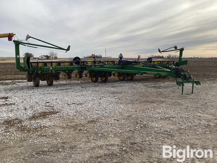 1996-john-deere-7200-image-3