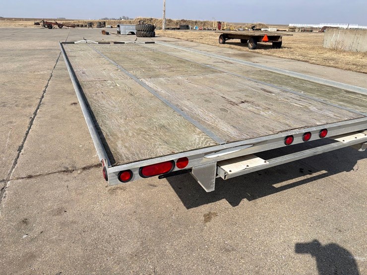 2005-newman-100”-x-22ft-snowmobile-trailer-image-6