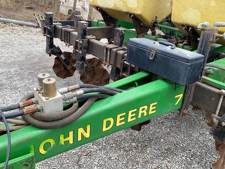 john-deere-7240-image-33