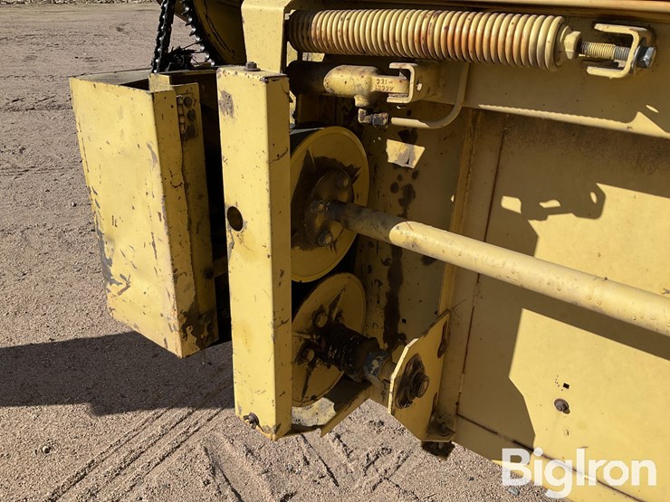 1982-new-holland-tr85-image-14