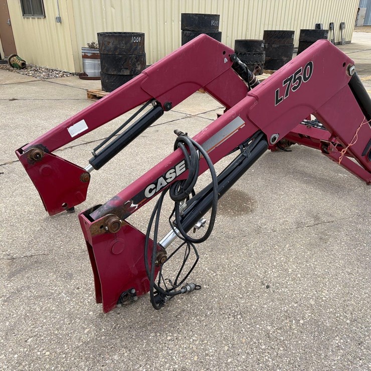 CASE IH L750